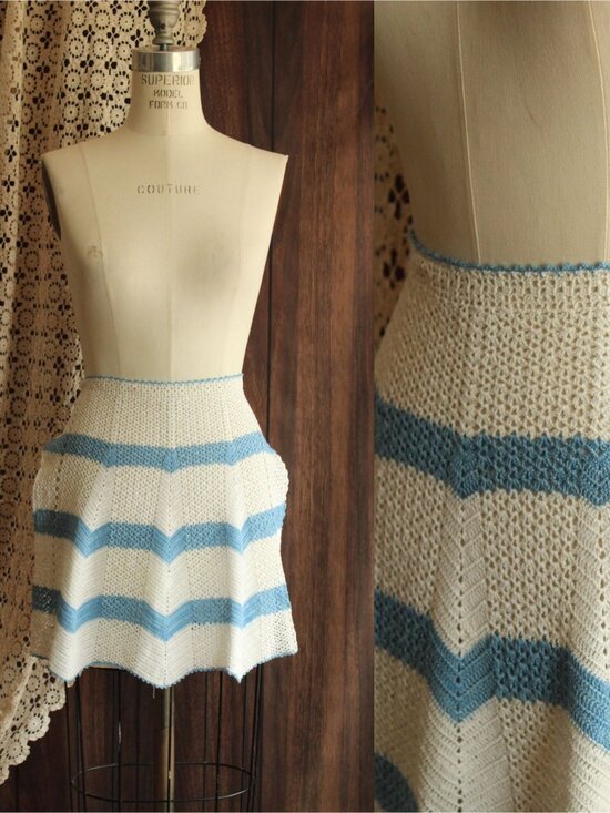 Vintage Accessories - Vintage 1950s 1960s Half Apron, Crocheted in White and Blue, Retro Kitchen
